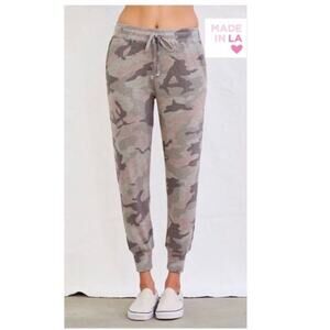 Sundry Super Soft Camo Pocket Joggers.